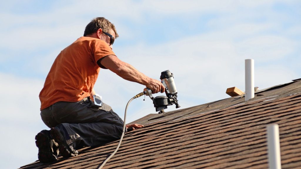 The Benefits of Hiring a Commercial Roofing Contractor