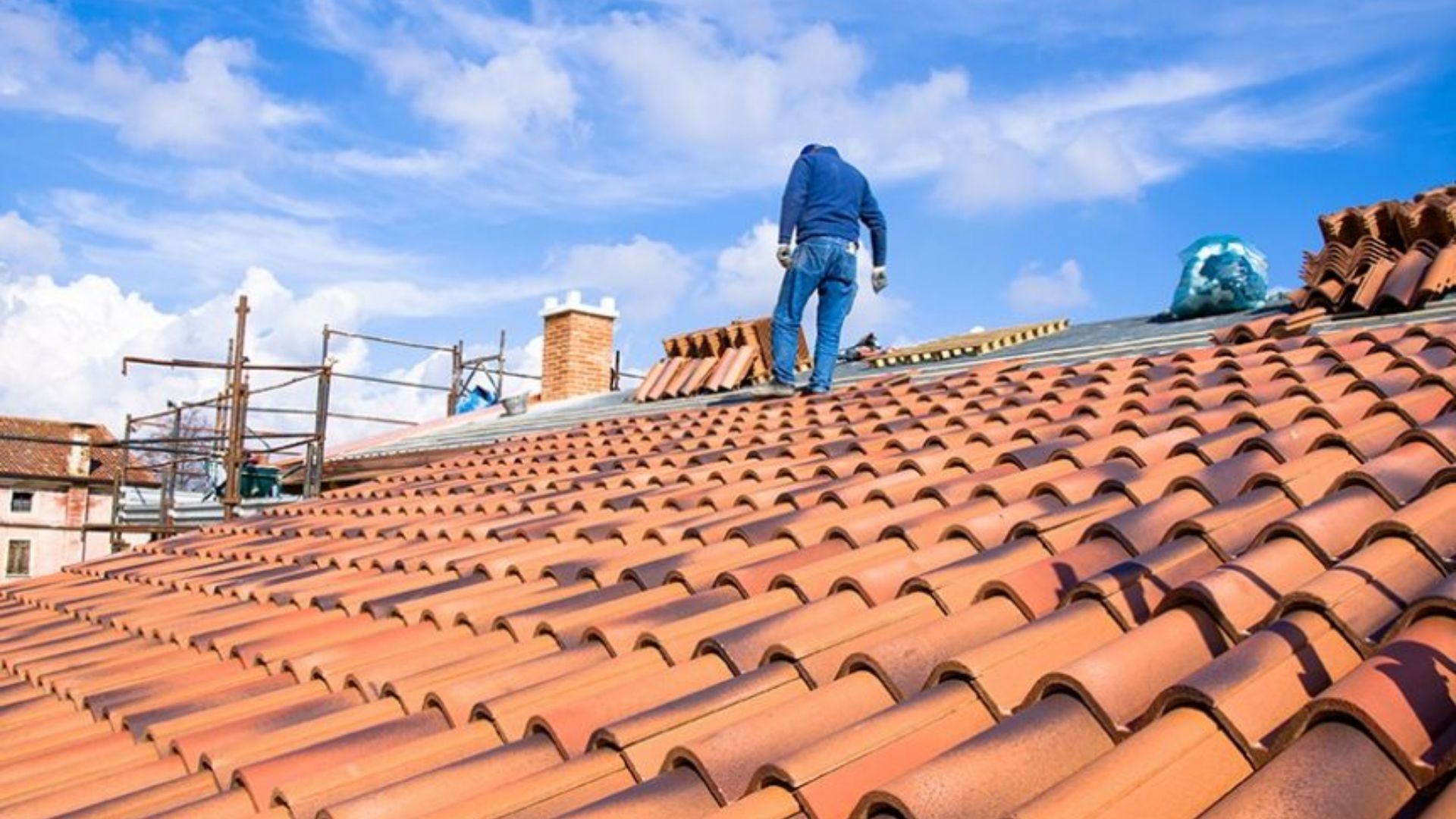 What factors should homеownеrs considеr whеn choosing Clay Tilеs for thеir Roofing Installation?