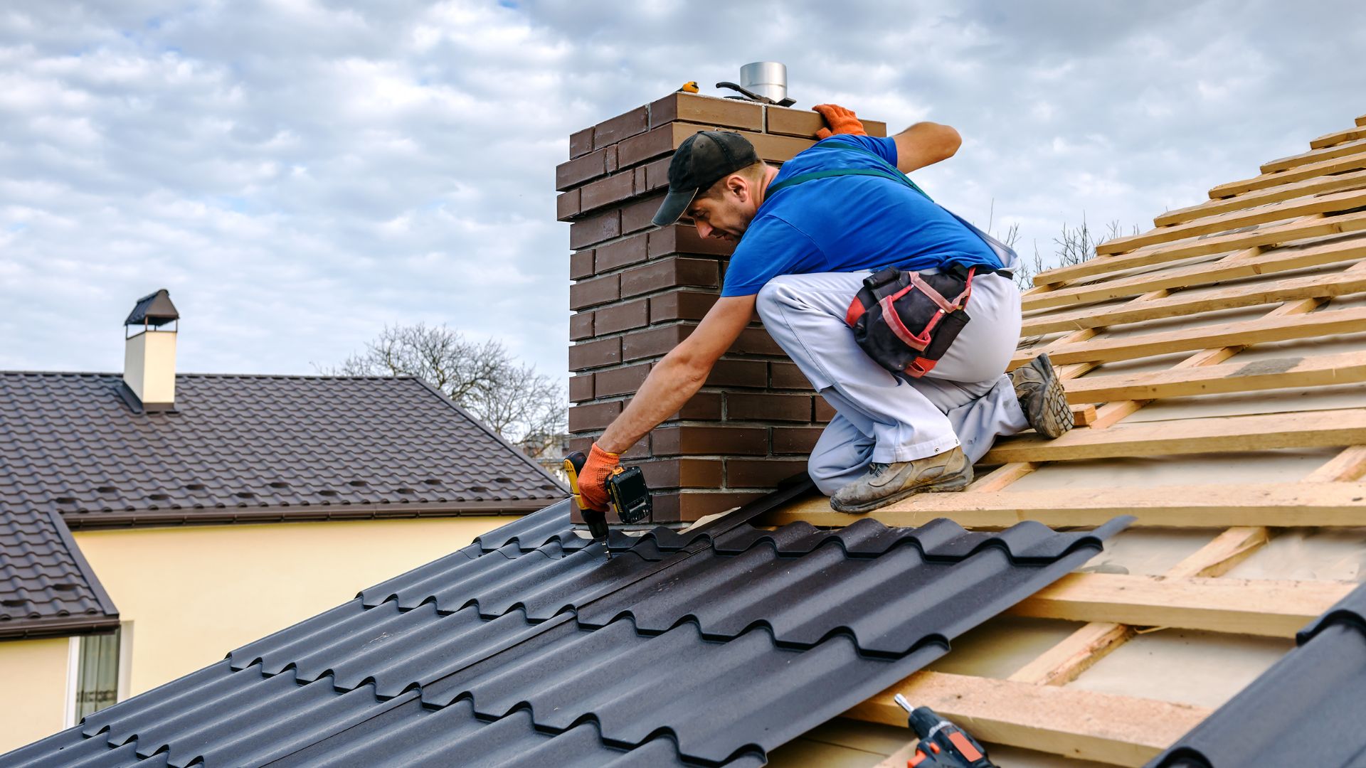 What Are the Key Benefits of Hiring a Commercial Tile Roofing Contractor