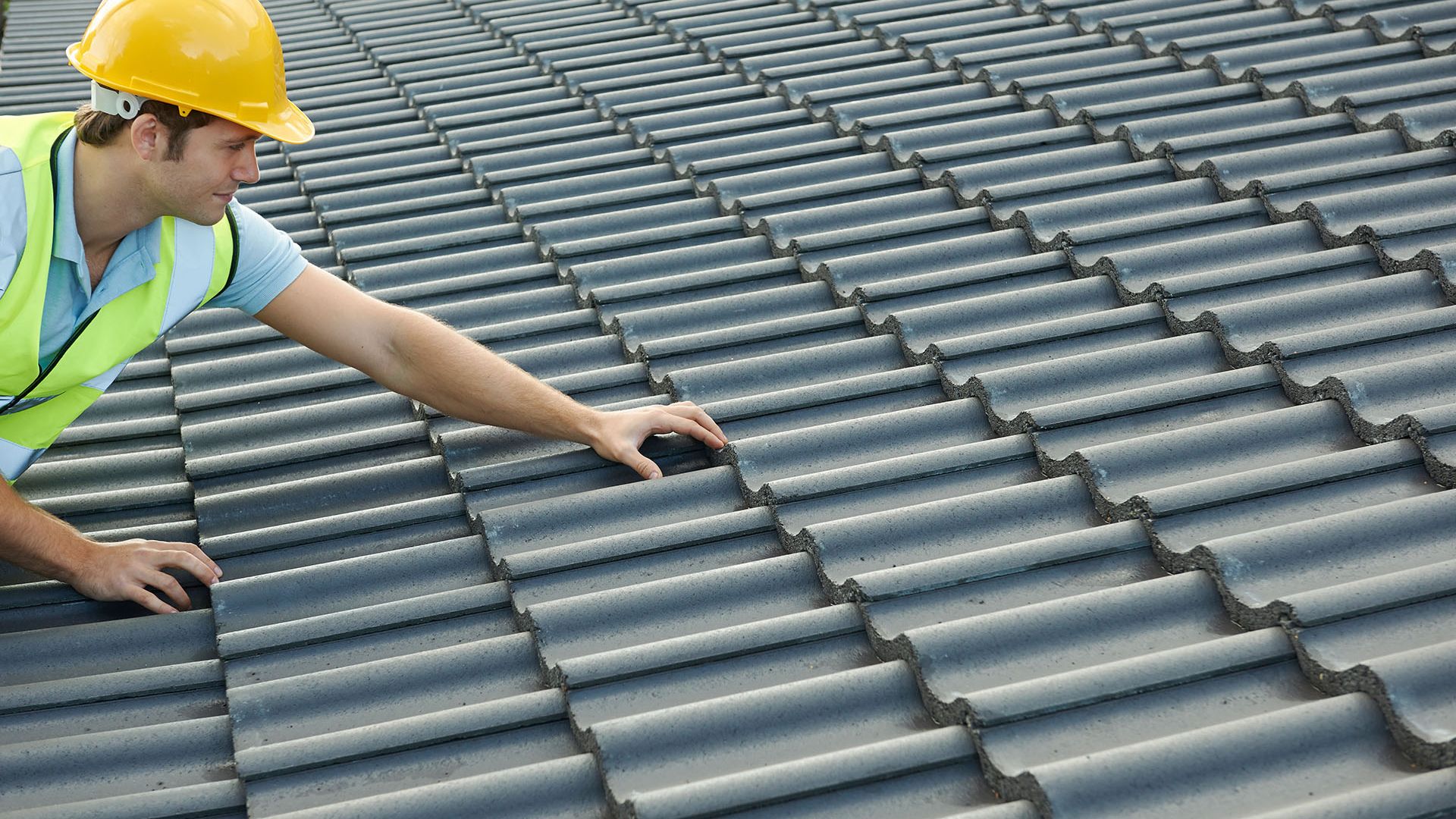 What Are the Key Benefits of Hiring a Commercial Tile Roofing Contractor?