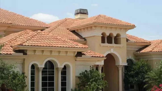 What are the Common Challenges in Roof Tile Installation for UAE Villas?