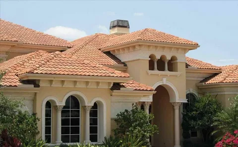 What are the Common Challenges in Roof Tile Installation for UAE Villas?